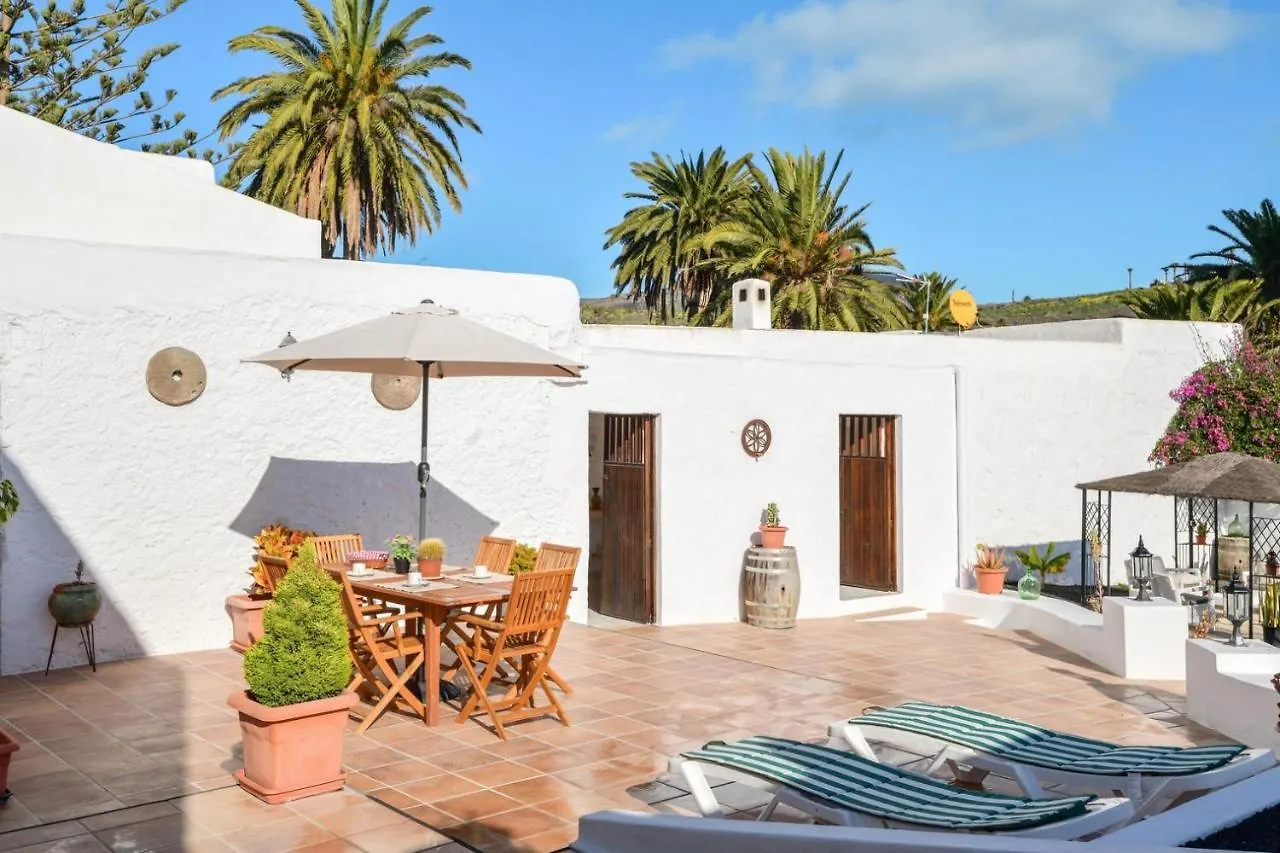 Casa Maria Dolores Haría 0*,