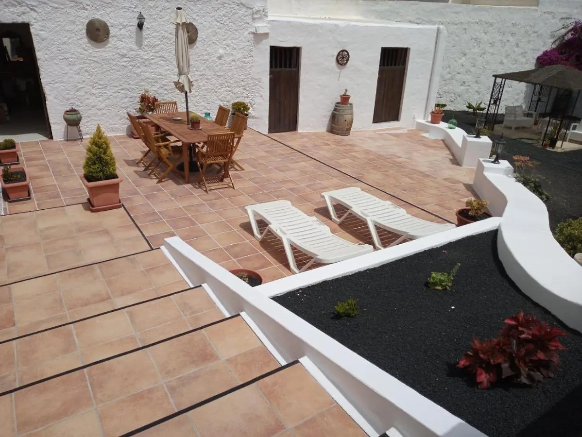 Casa Maria Dolores Haría 0*,